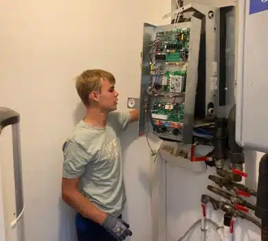 Mise en service d'un système de chauffage professionnel à l'intérieur d'un magasin au Mans par la société TechnikMans