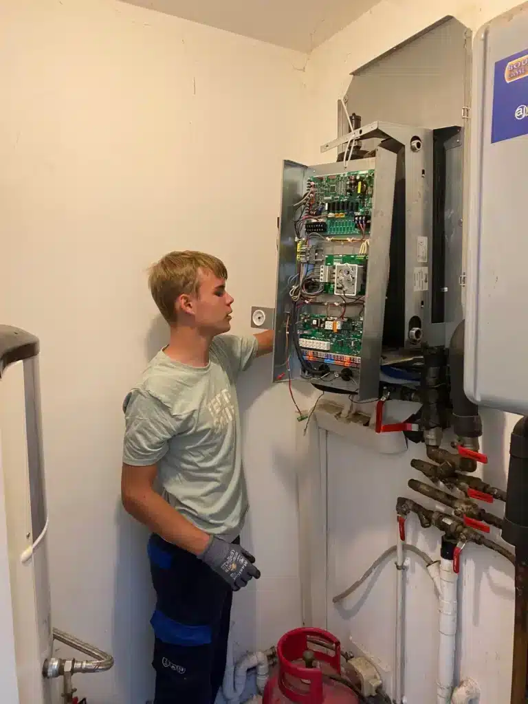 Mise en service d'un système de chauffage professionnel à l'intérieur d'un magasin au Mans par la société TechnikMans